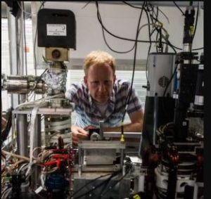 New breakthrough research by FORTH is published in NATURE: High velocity sound waves of matter for extremely fast atom circuits.