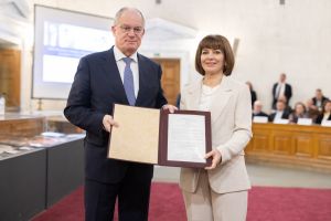 Στην-Καθηγήτρια-Χριστίνα